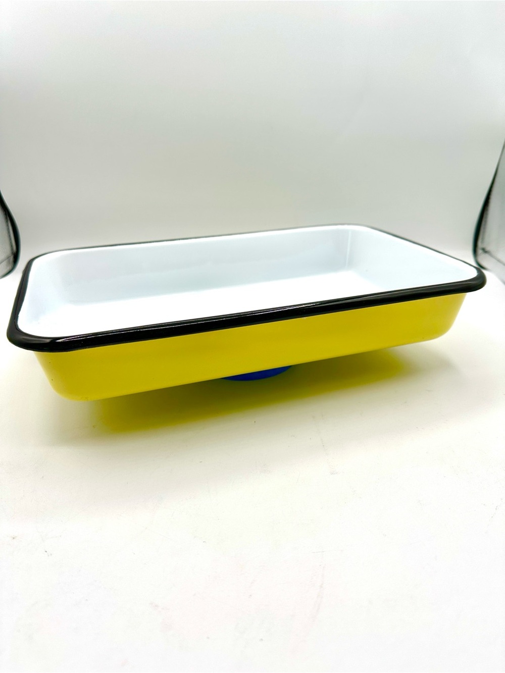 Enamel Bakeware coated pan. Yellow exterior, white inner & black trim.